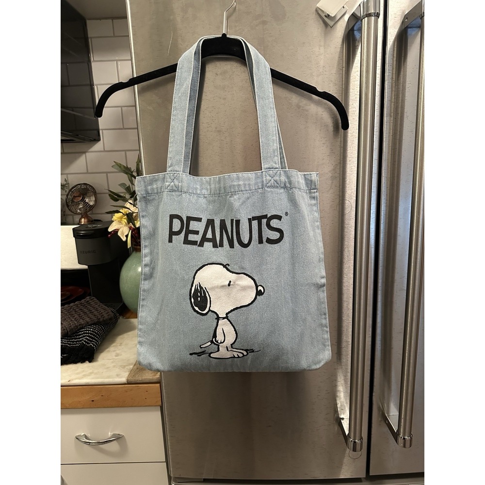 NWOT Peanuts Snoopy Denim Tote/Shopper light Wash Blue 2019 School Work Gym - Picture 2 of 13